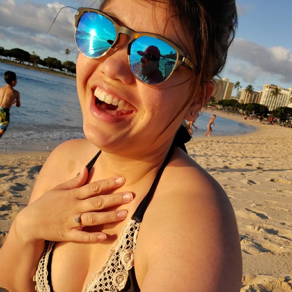 Profile Picture of Samantha Forsyth (@sojoyful) on Poshmark