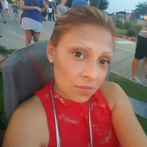 Profile Picture of Iris p. Toruno (@irisptoruno5) on Poshmark