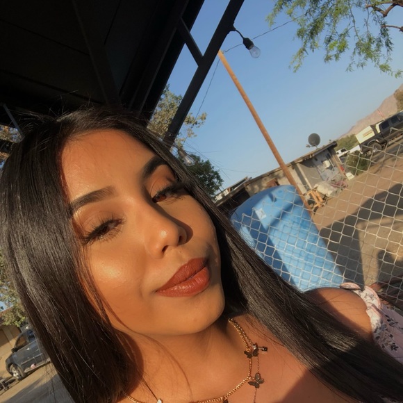 Profile Picture of Noemi Reyes (@noemireyes816) on Poshmark