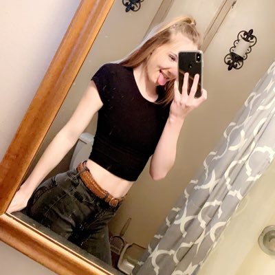 Profile Picture of Sara Schatz (@Sara_Jessie_) on Twitter