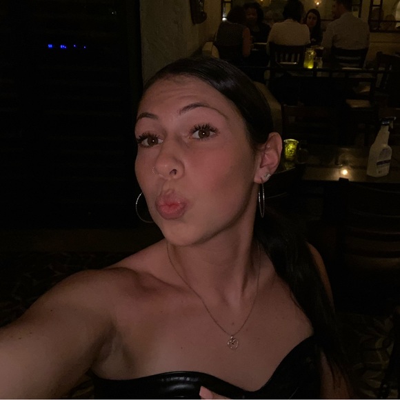 Profile Picture of Adrianna Laezza (@adriannal5678) on Poshmark
