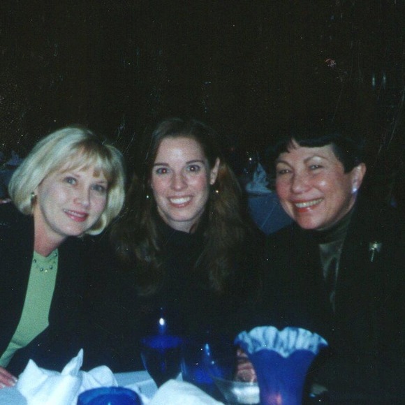 Profile Picture of Renee Downs (@r_downs) on Poshmark