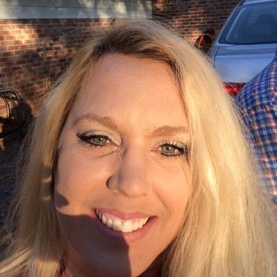 Profile Picture of Angie Dobbins (@vicsgirl1101) on Twitter