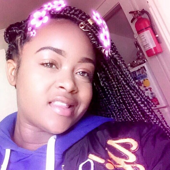 Profile Picture of Essie Spruill (@essiespruill18) on Poshmark