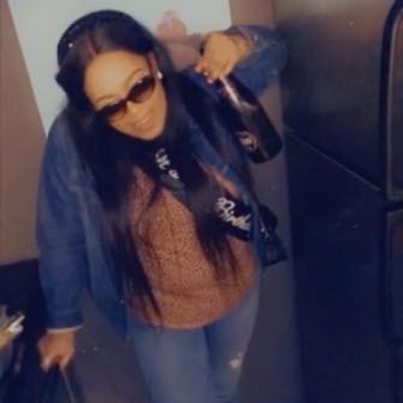 Profile Picture of Chanearah Chay (@chaybae13) on Poshmark