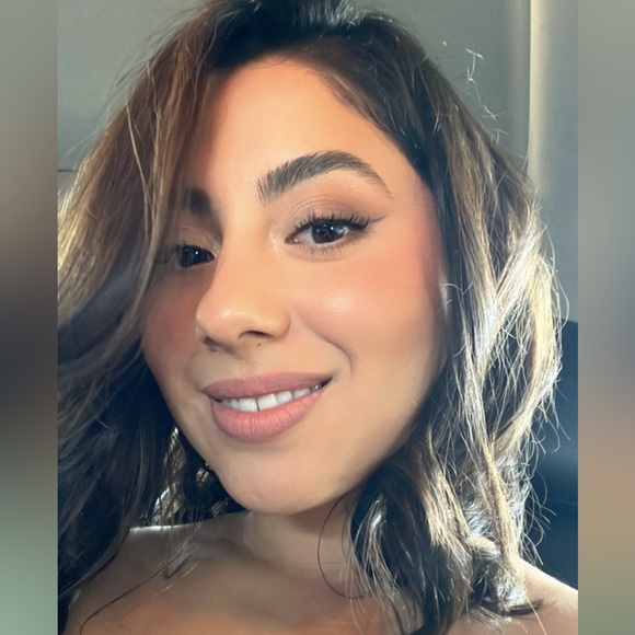 Profile Picture of Crystal Perez (@crjperez) on Poshmark