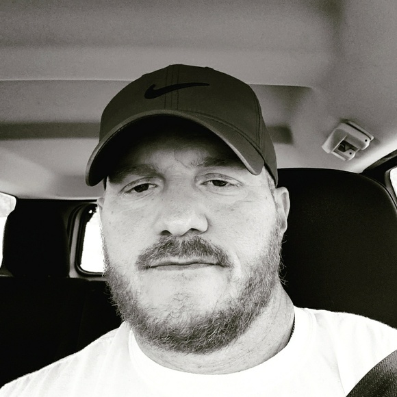 Profile Picture of Chris Runyon (@clrunyo) on Poshmark