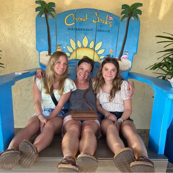 Profile Picture of Meg Feyen (@mmfeyen) on Poshmark