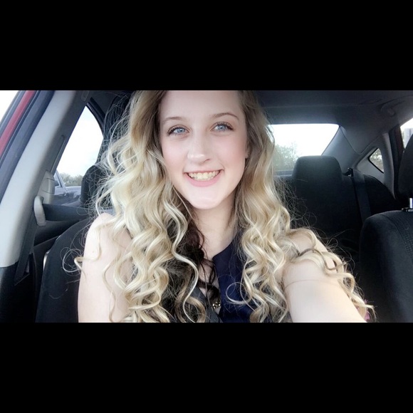 Profile Picture of Kaitlin Schmich (@kschmich) on Poshmark