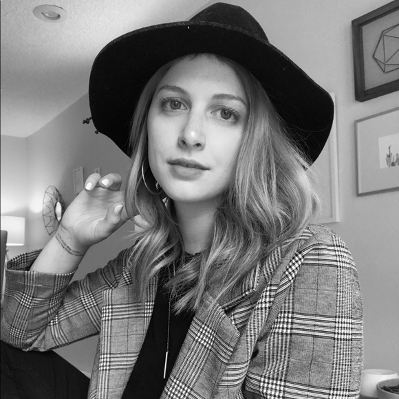 Chelsea Petosa - Poshmark Profile Picture of Chelsea Petosa (@petosac) on Poshmark