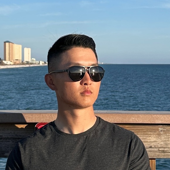 Profile Picture of Edward Han (@edhan6) on Poshmark