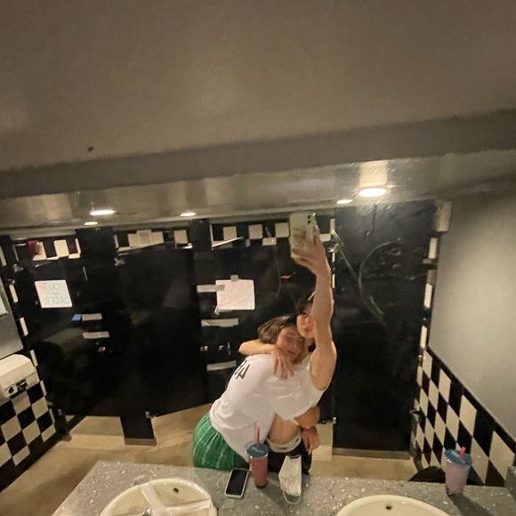 Profile Picture of Catherine Harasimowicz (@charasimowicz) on Poshmark