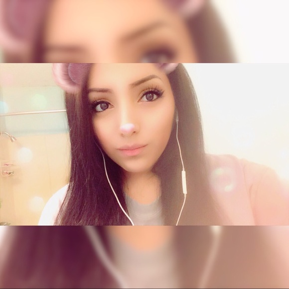 Profile Picture of Kristen Altaha (@kma407) on Poshmark