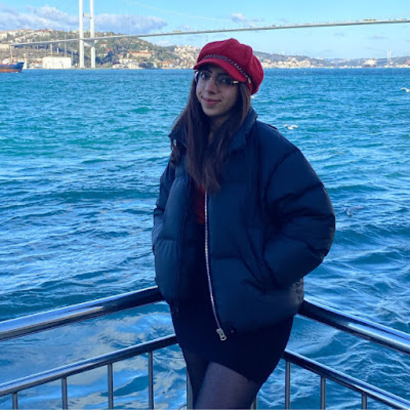 Profile Picture of Gizem Çelik (@gizemcelik1) on Poshmark