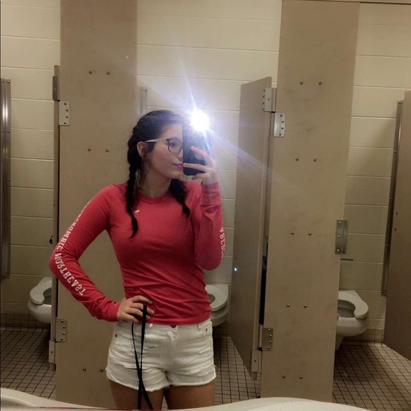 Profile Picture of Micayla Lambert (@micaylag01) on Poshmark