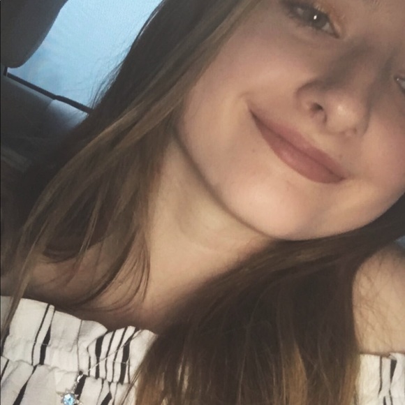 Profile Picture of Briana Noland (@briananoland27) on Poshmark