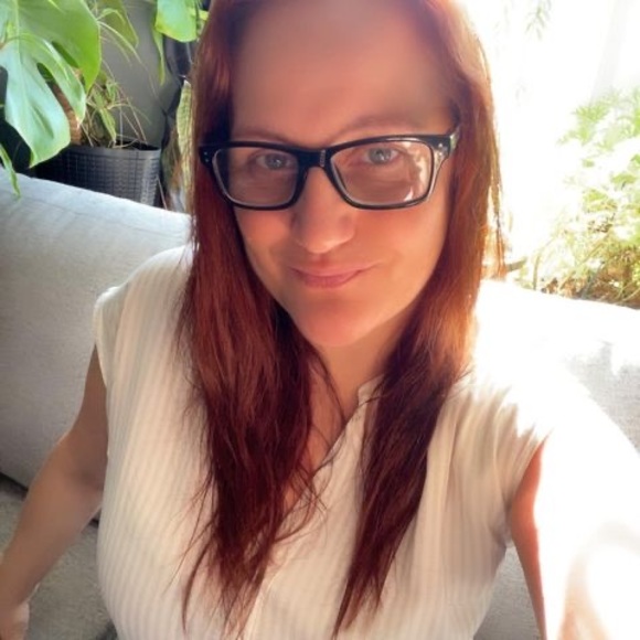 Profile Picture of Annik Stonge (@annikstonge) on Poshmark
