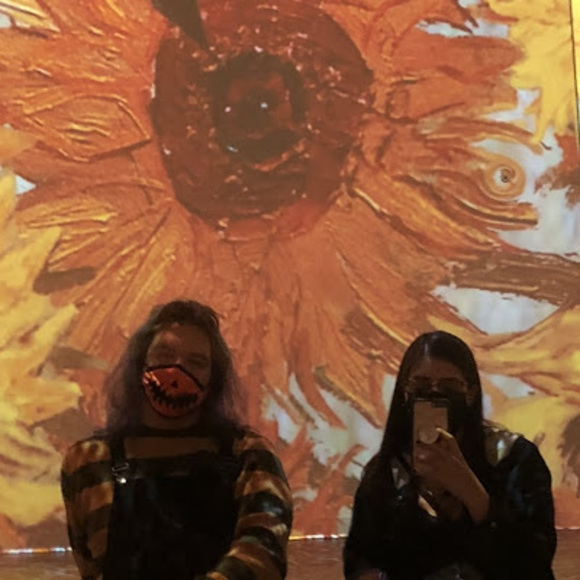 Profile Picture of Desirae Maschek (@desiraemaschek) on Poshmark