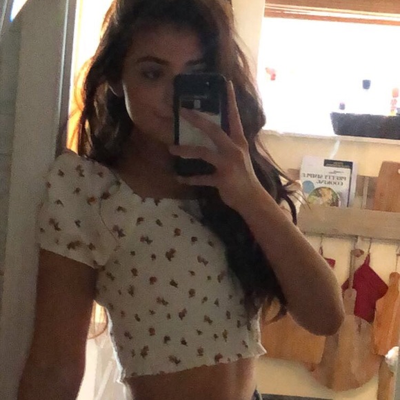 Profile Picture of Kenna Chorak (@kennachorak) on Poshmark