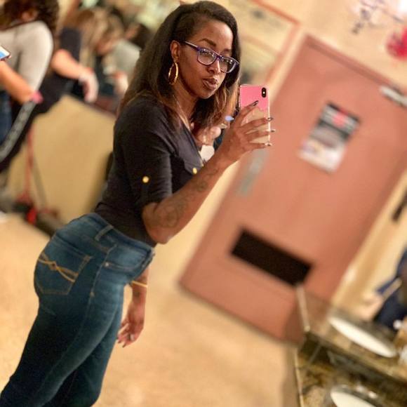 Profile Picture of Nyagara Fallz (@pumpkin1987) on Poshmark