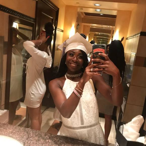 Profile Picture of Zakiyyah Rae (@kiyyyaaah) on Poshmark