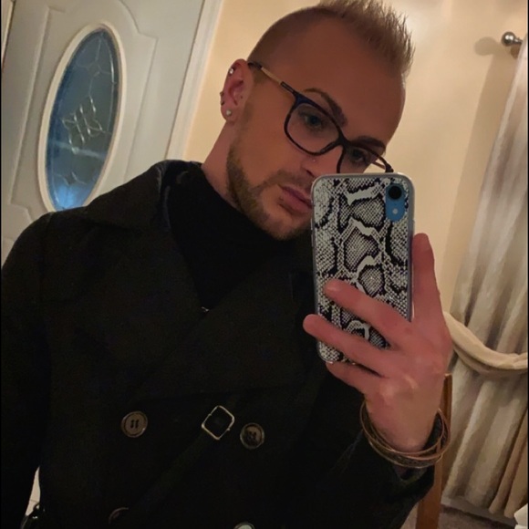 Profile Picture of Aaron Grimmett (@grimmaar) on Poshmark