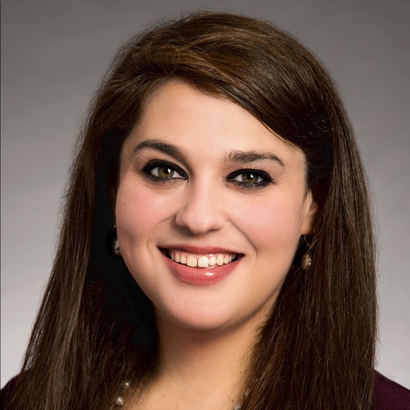 Profile Picture of Lia Vallone (@liavallone) on Poshmark