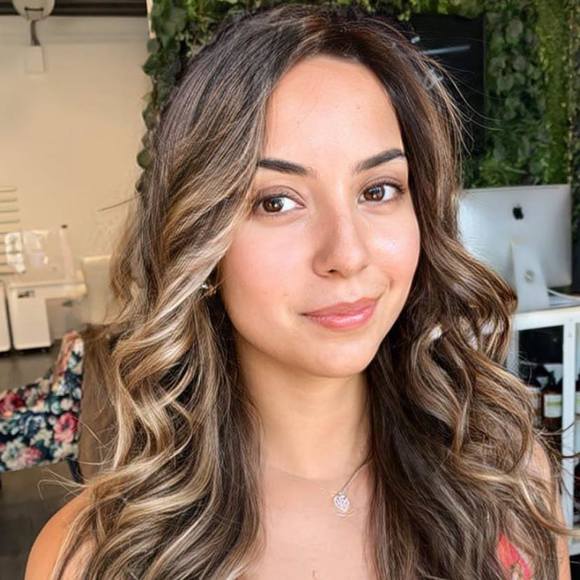 Daniela Valderrama - Poshmark Profile Picture of Daniela Valderrama (@danivalde) on Poshmark