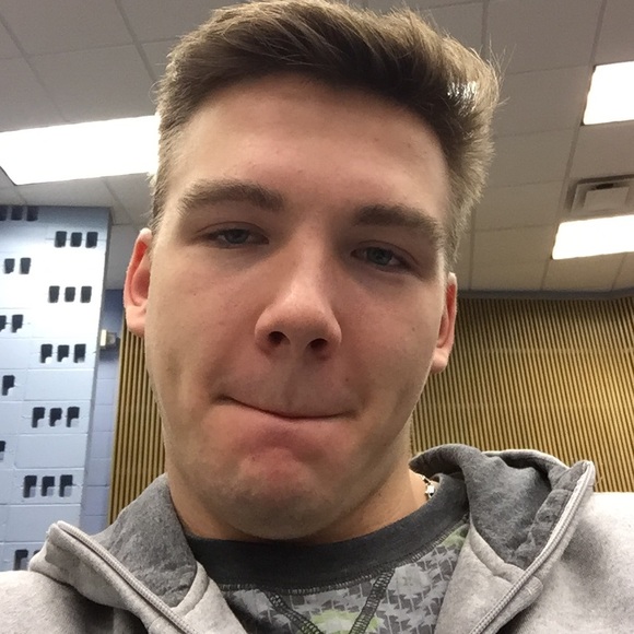 Profile Picture of Zach Combs (@zcombs2) on Poshmark