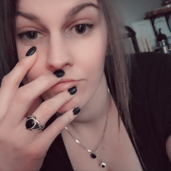 Profile Picture of Carly Noteboom (@carlynoteboom) on Poshmark