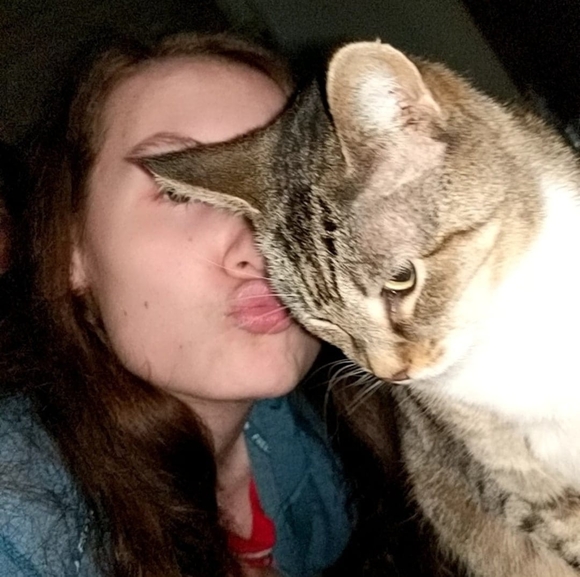 Profile Picture of Amanda Hozjan (@hozjanamanda) on Poshmark