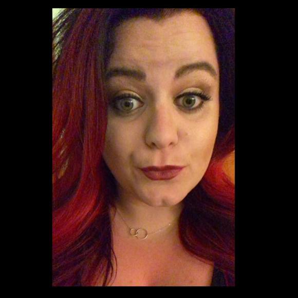 Profile Picture of Danielle Connole (@danielleconnole) on Poshmark