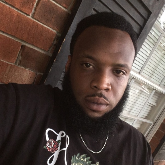 Profile Picture of Julian Cooley (@mrcortez100k) on Poshmark