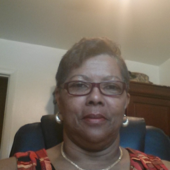 Profile Picture of Eunice Wallace (@wallace1ee) on Poshmark
