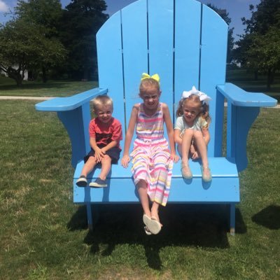 Profile Picture of Kari Howard (@khoward1277) on Twitter