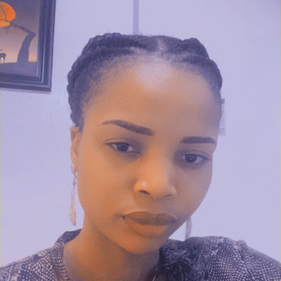 Profile Picture of Omolana Bowale (@omolanabowale) on Poshmark