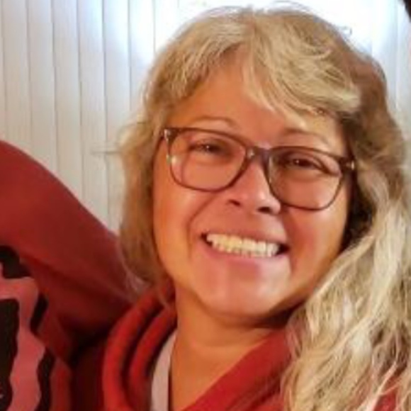 Profile Picture of Christina Berthiaume (@chrissmb) on Poshmark