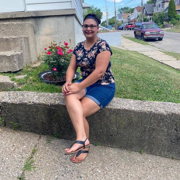 Profile Picture of Ruby Botello (@rubybotello) on Poshmark