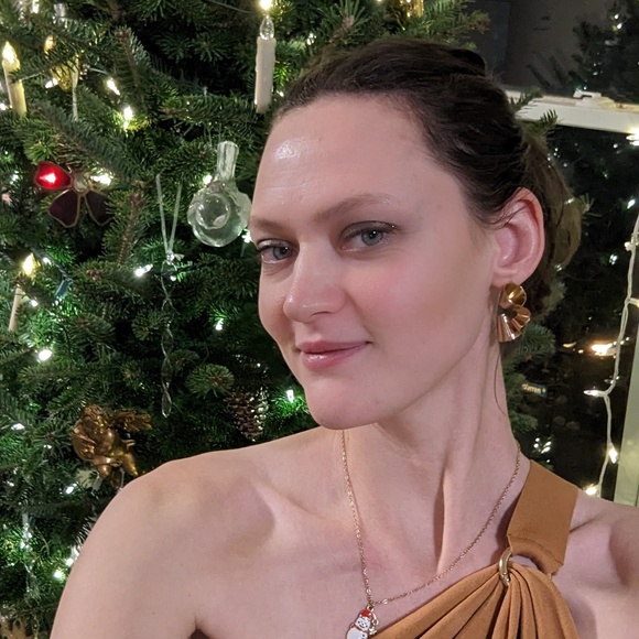 Profile Picture of Svetlana Sekacheva (@smukhina) on Poshmark