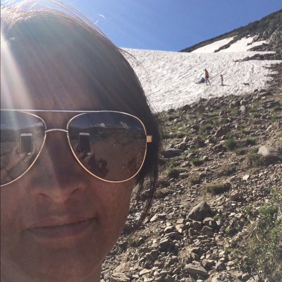 Profile Picture of Aimee Levine (@aimeern11) on Poshmark