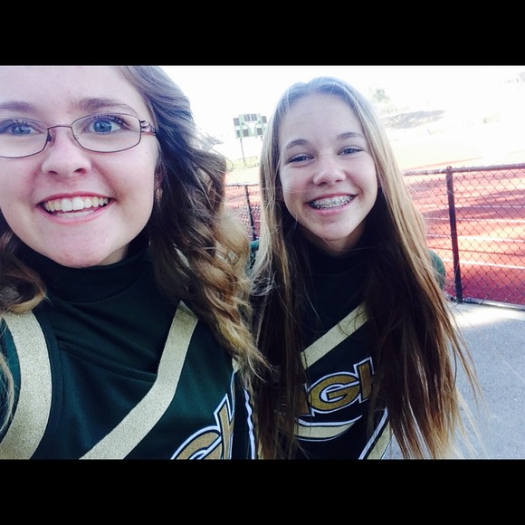 Profile Picture of Michaela Zitzer (@michaelazitzer) on Poshmark