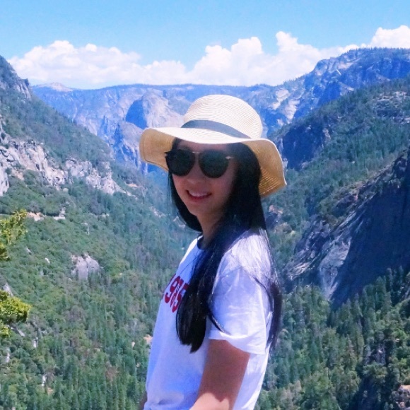 Profile Picture of Aimee Yu (@aimee3221994) on Poshmark