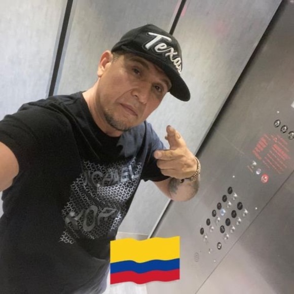 Profile Picture of Roberto Pinto (@robertopinto123) on Poshmark