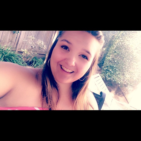 Profile Picture of Isabelle Wilson (@wilsonir) on Poshmark