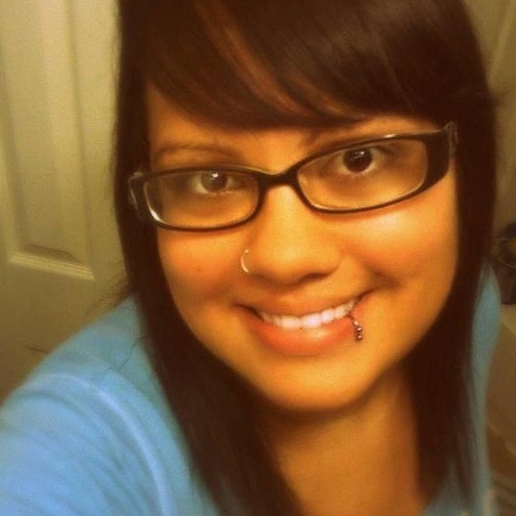 Profile Picture of Tess Coffland (@cuppycake91287) on Poshmark