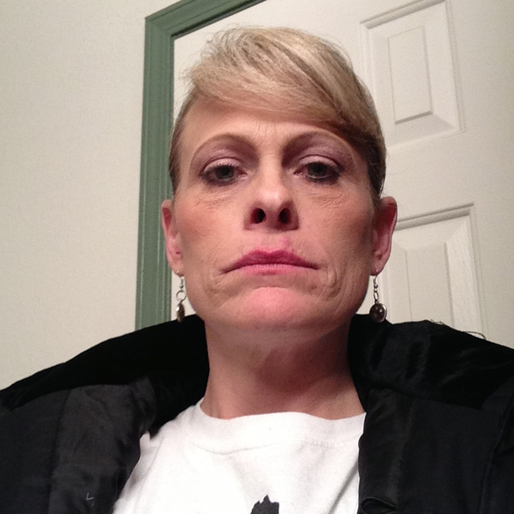 Profile Picture of Michelle Highnote (@meloichelle) on Poshmark