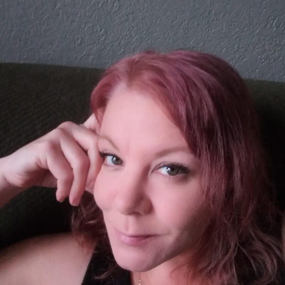 Profile Picture of Stephanie Simmons (@minnesotamom77) on Poshmark