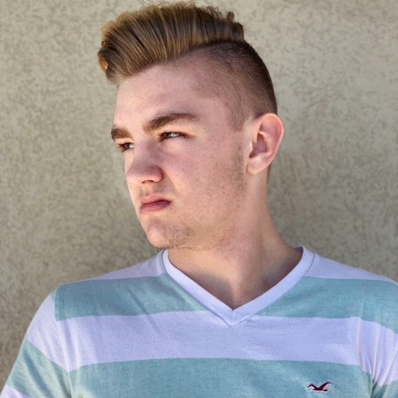 Quinn Baker - Poshmark Profile Picture of Quinn Baker (@quinnkbaker) on Poshmark