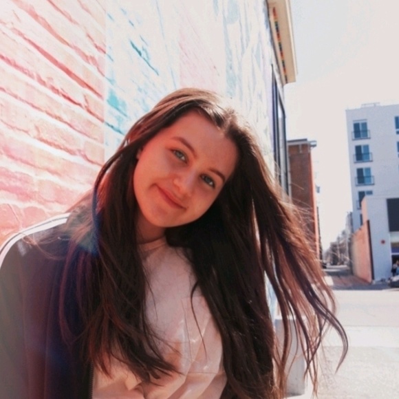 Profile Picture of Kajsa Posusta (@kajsaposusta) on Poshmark