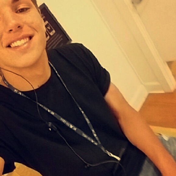 Profile Picture of Joey Hilby (@joeyhilby) on Poshmark